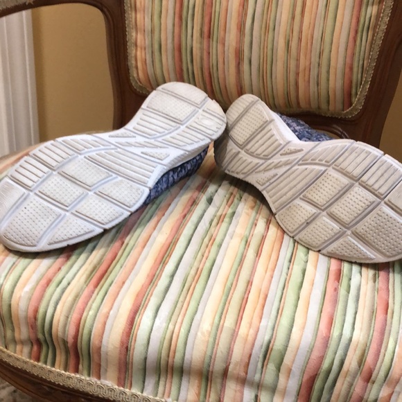 Sketcher brand slip on shoes - Picture 6 of 6